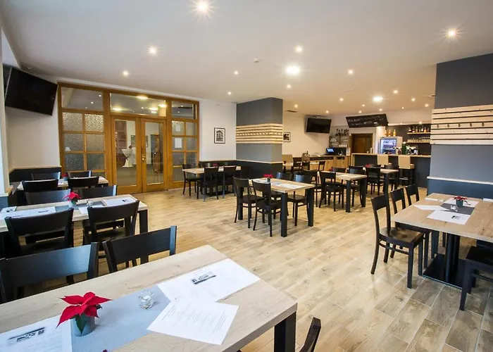 Yura Hotel Celadna Bazen A Sauny Zdarma