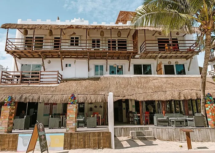 El Fuerte Beach Apartments