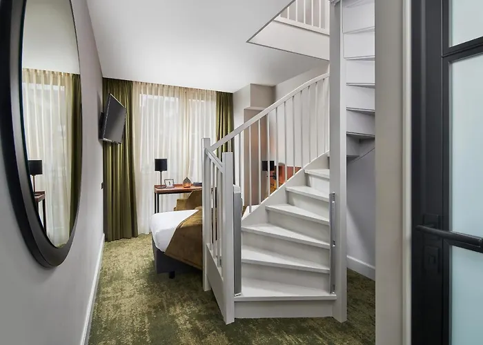 Boutique Hotel First City