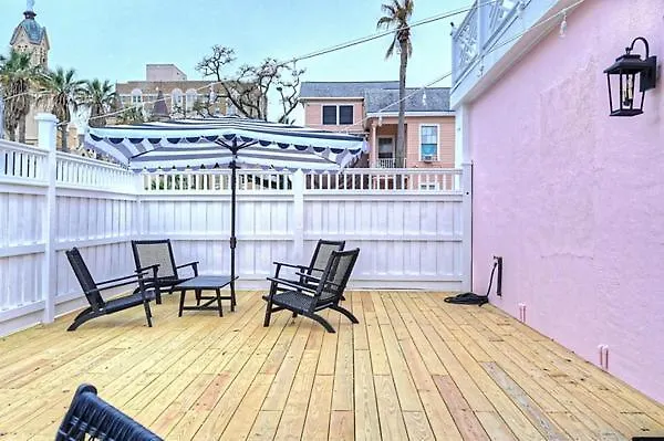 Room 8 Oleander Hotel Downtown Galveston Hotel Near Cruise Terminal & Beach