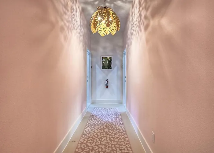 Room 6 Oleander Hotel Walk To Cruise Terminal, Restaurants & The Strand