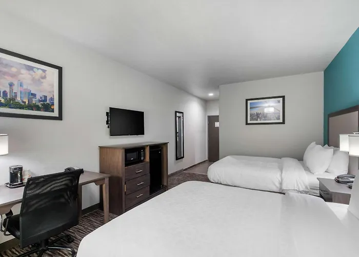 Clarion Inn & Suites Dfw North