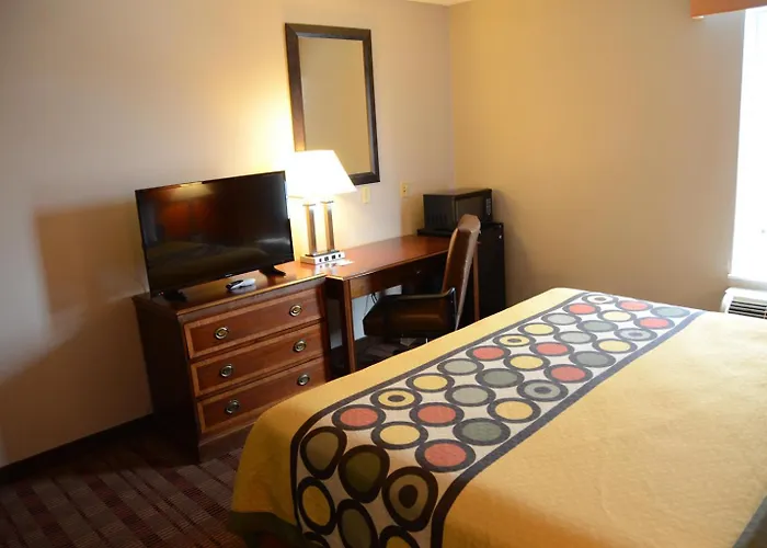 Super 8 By Wyndham Louisville/Expo Center