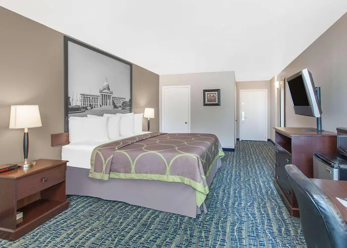Super 8 By Wyndham Oklahoma City