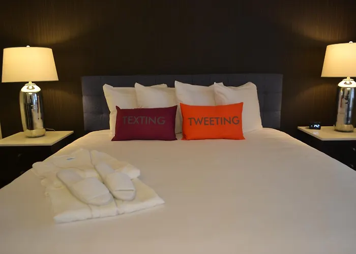 Hotel Lucent