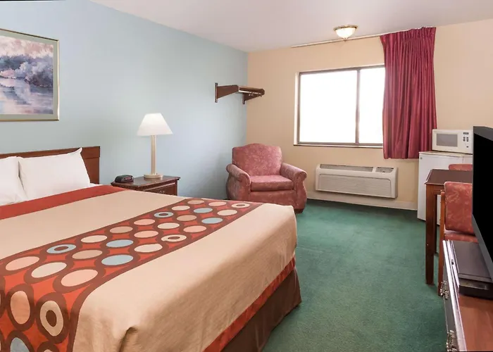 Super 8 By Wyndham Woodstock