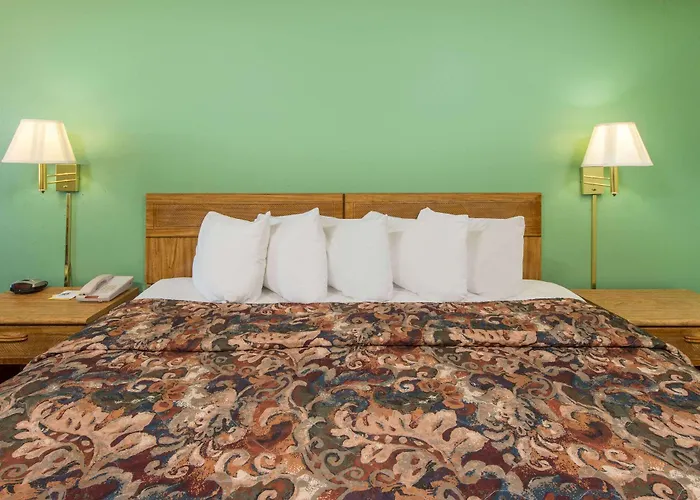 Days Inn By Wyndham Mountain Grove
