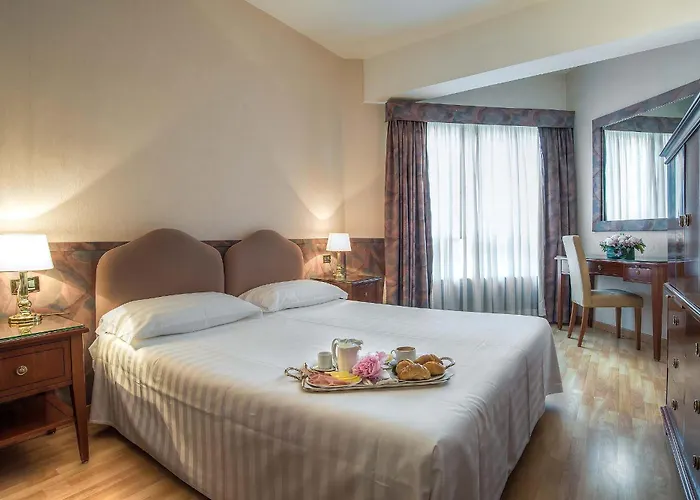 Mini Palace Hotel