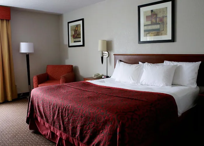 Days Inn & Suites By Wyndham Bloomington/Normal Il