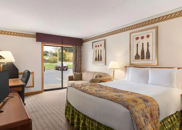 Travelodge By Wyndham Owen Sound On