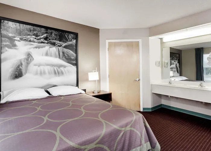 Super 8 By Wyndham Sevierville Riverside