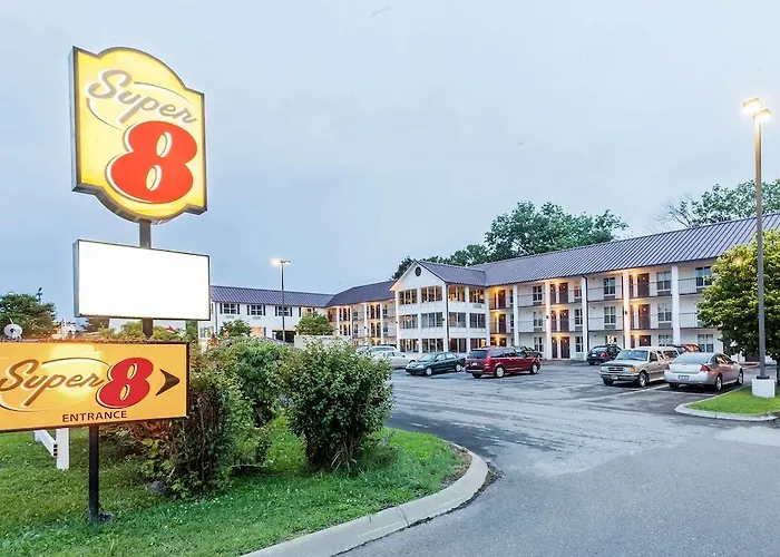 Super 8 By Wyndham Sevierville Riverside