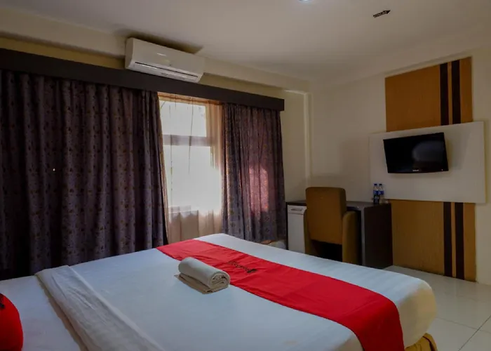 Reddoorz Plus Near Hotel Benua Kendari