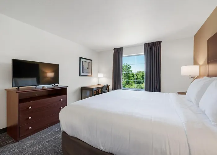 Cobblestone Hotel & Suites - Urbana