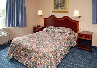 Econo Lodge Inn & Suites Shelburne