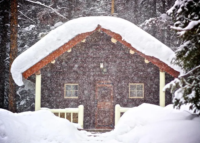 Storm Mountain Lodge & Cabins