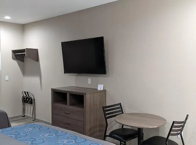 Holiday Inn Motel