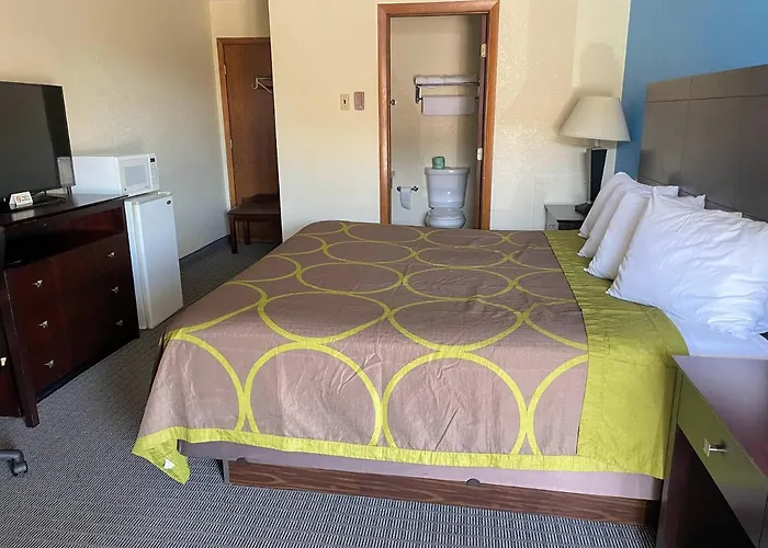 Amerivu Inn & Suites