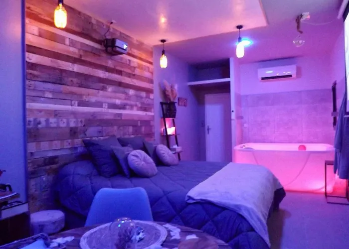 La Suite Côté Pool-House Piscine, Sauna&Jacuzzi privatifs Istres