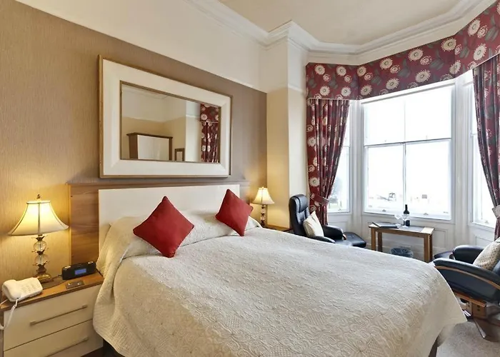 Lauriston & Lawton Court Hotel