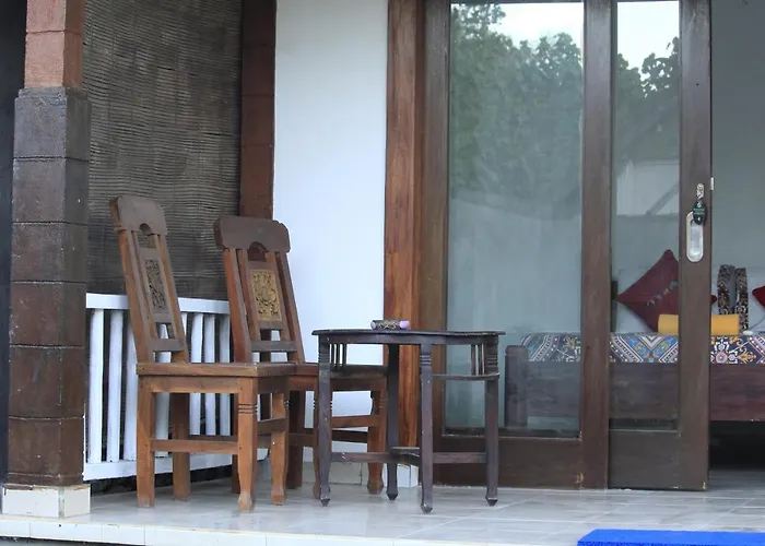 Coconut Beach Bungalows & Warung 2