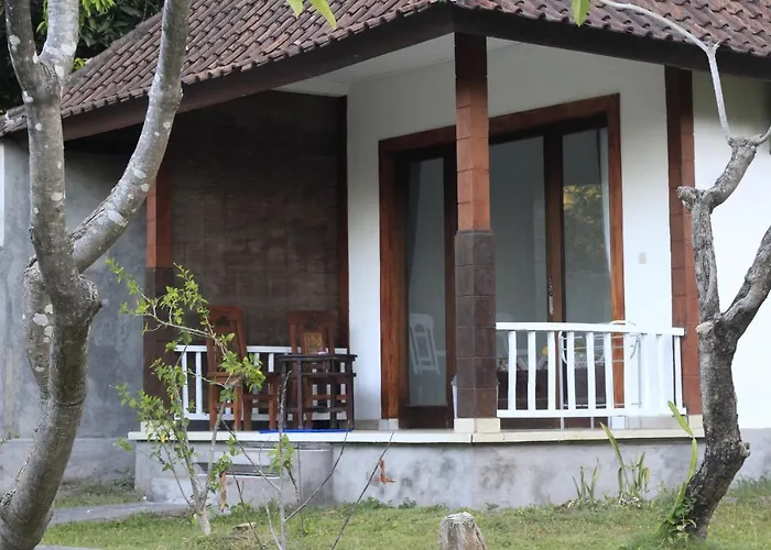 Coconut Beach Bungalows & Warung 2