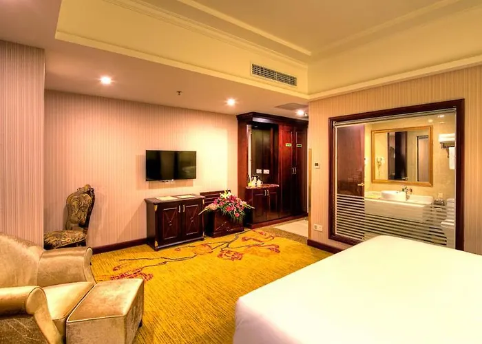 Vienna Hotel Shanghai Happy Valley