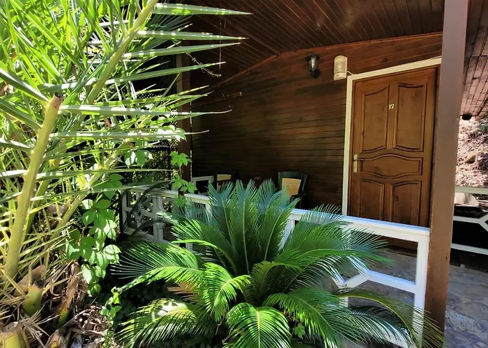Canada Hotel & Bungalows