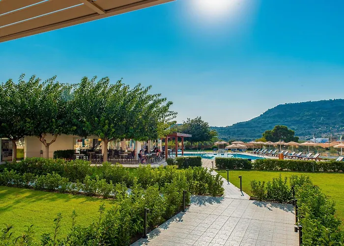 Zoes Hotel & Suites