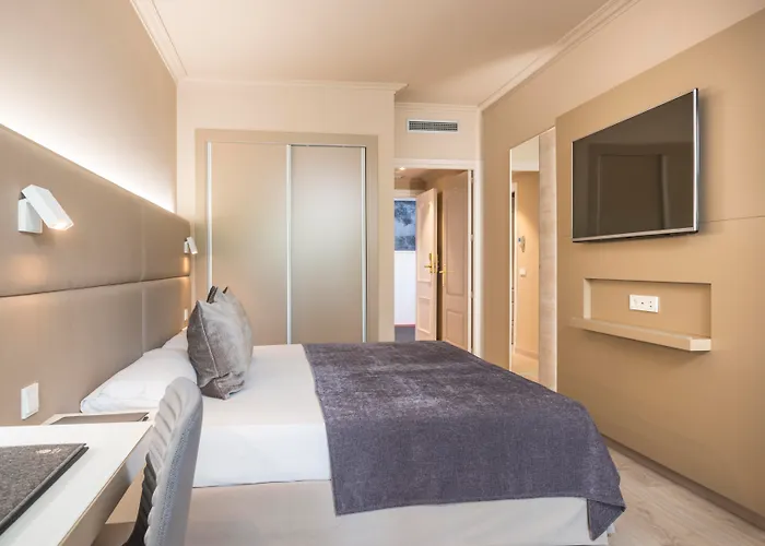 Salles Hotel Pere IV