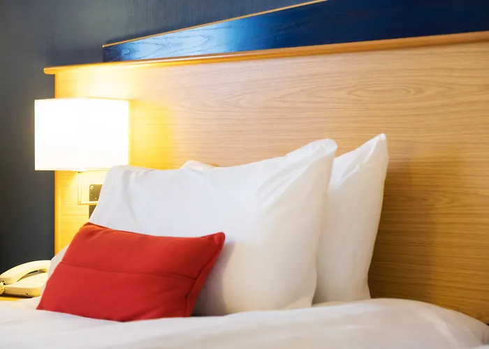 Holiday Inn Express Perth By Ihg