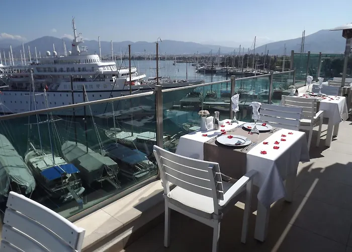 Alesta Yacht Hotel