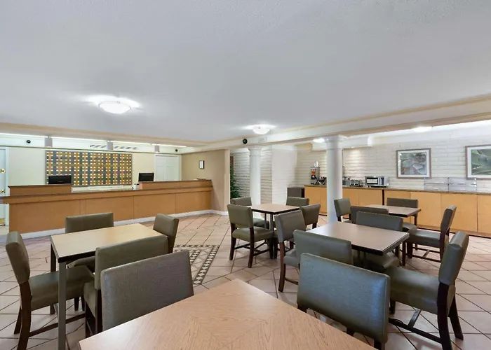 La Quinta Inn By Wyndham Phoenix Sky Harbor Airport