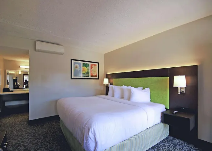 El Sendero Inn, An Ascend Collection Hotel