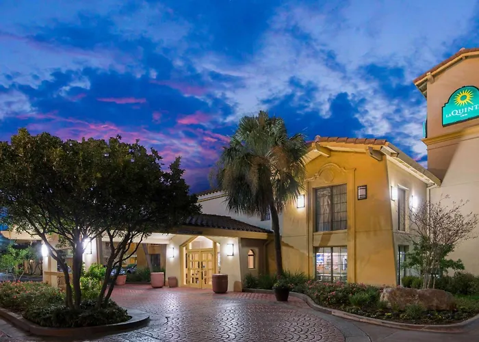 La Quinta Inn By Wyndham San Antonio Market Square