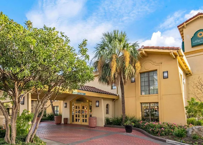 La Quinta Inn By Wyndham San Antonio Market Square