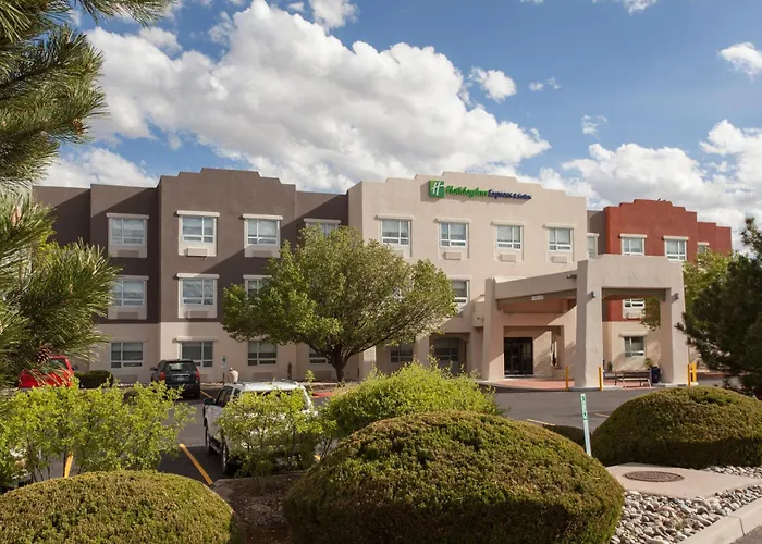 Holiday Inn Express & Suites