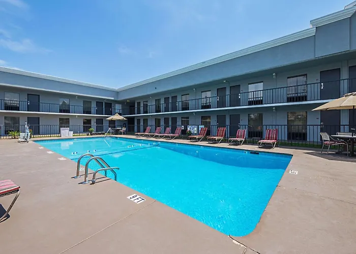 Quality Inn & Suites Greenville - Haywood Mall