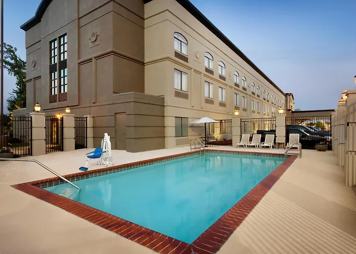Townhome Inn & Suites