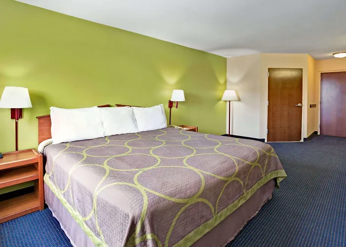 Super 8 By Wyndham Louisville/Expo Center