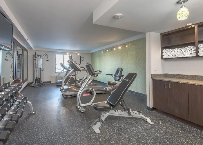 Doubletree By Hilton Charlotte Airport