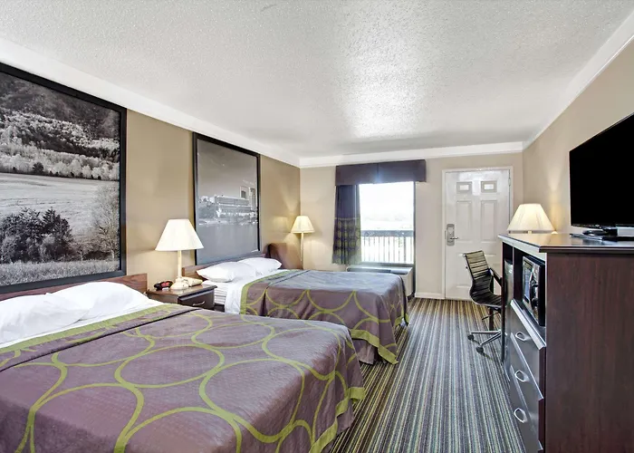 Super 8 By Wyndham Knoxville East