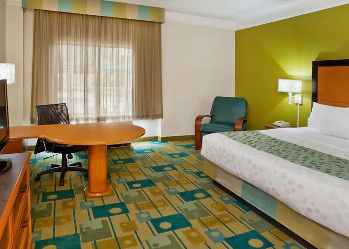 La Quinta By Wyndham Haywood Mall-Near Greenville Downtown