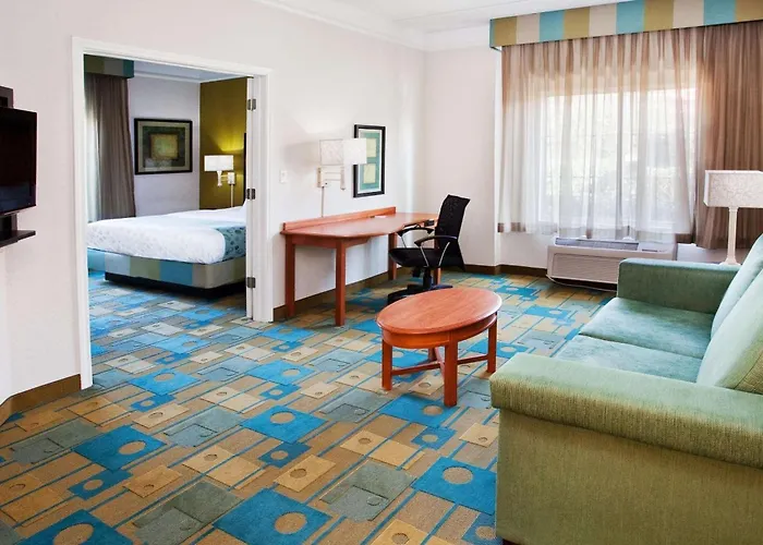 La Quinta By Wyndham Haywood Mall-Near Greenville Downtown