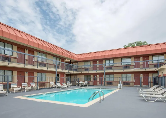 Super 8 By Wyndham Tulsa - Route 66