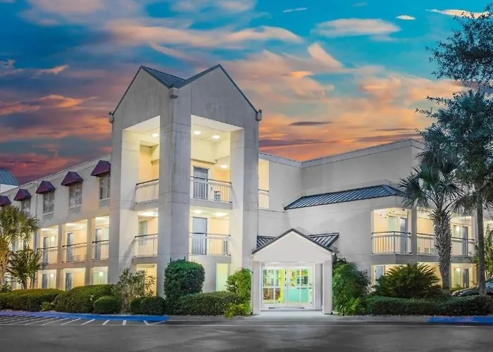 Hotel Carolina A Days Inn By Wyndham
