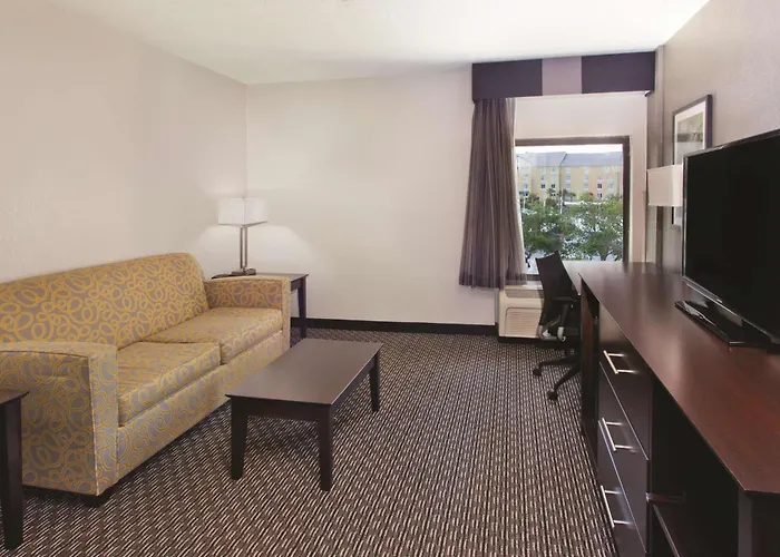 La Quinta Inn & Suites By Wyndham Charleston Riverview