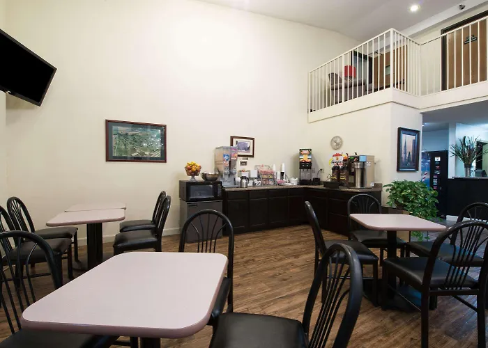 Super 8 By Wyndham Richmond