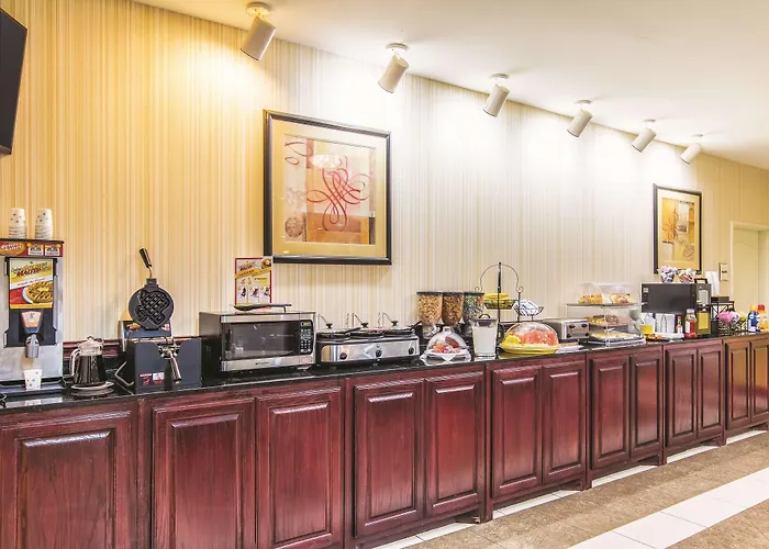 La Quinta By Wyndham Bridgeport