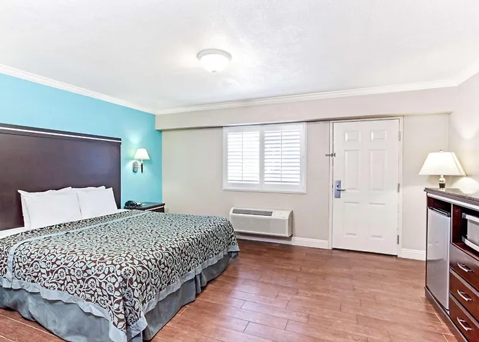 Cabana Inn & Suites
